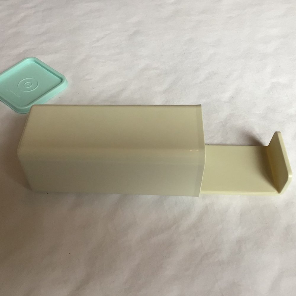 Tupperware - Cheese storage container - Picture 3 of 5